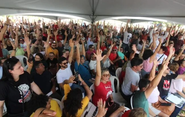 Professores da rede estadual do RN aprovam greve a partir de 25 de fevereiro