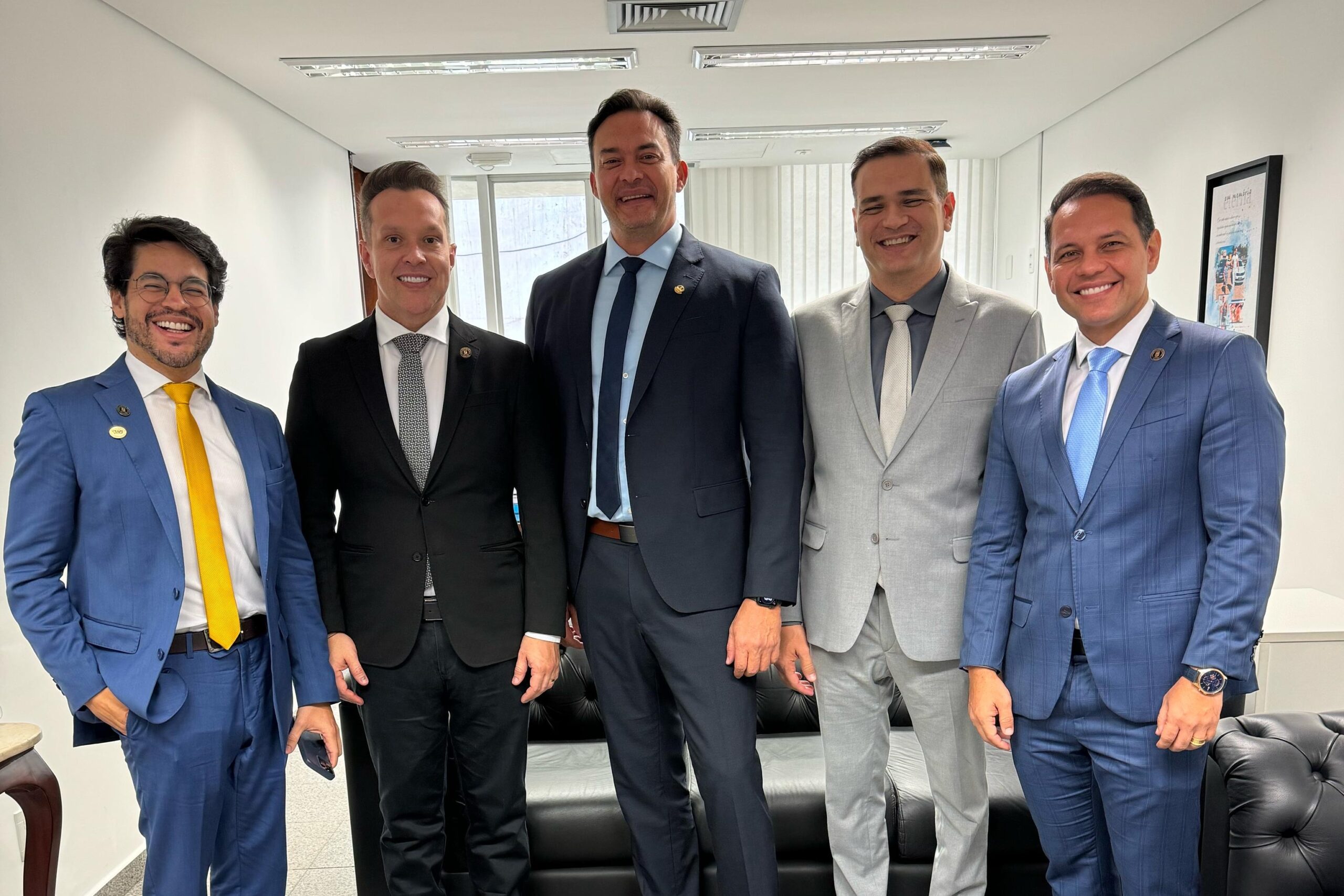 Presidente da Câmara, Eriko Jácome, se reúne com senador Styvenson e vereadores de Natal em Brasília para tratar da pavimentação de ruas na capital