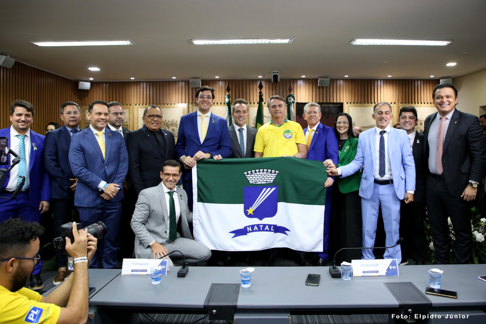 Sessão conjunta na Câmara homenageia Bolsonaro com títulos de cidadania natalense e norte-riograndense