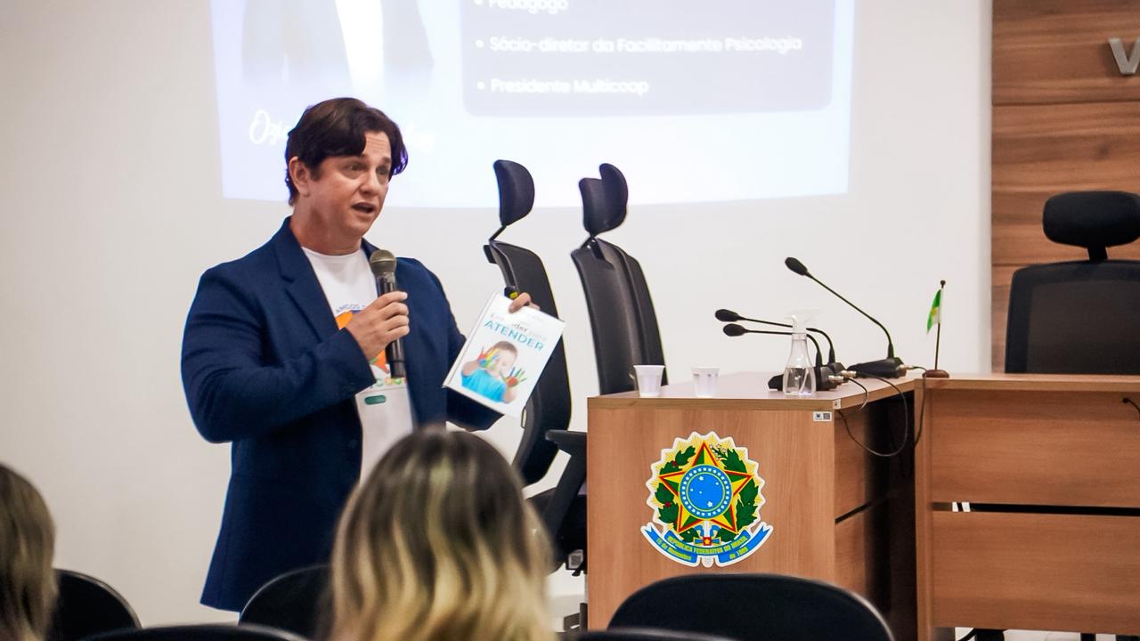 Câmara de São Miguel do Gostoso é pioneira em curso para atendimento a autistas