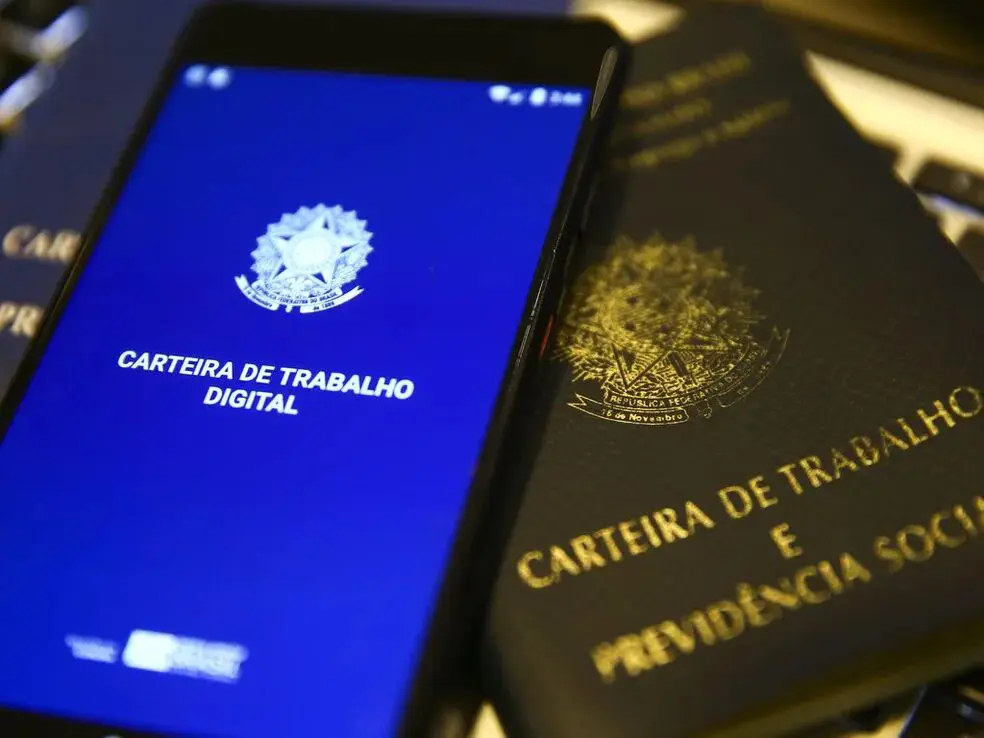 Desemprego atinge menor nível da história e mercado de trabalho bate recordes, diz IBGE