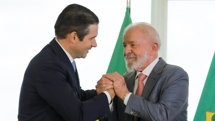 Lula se reúne com Motta em semana marcada por pressão bolsonarista e debates sobre Imposto de Renda