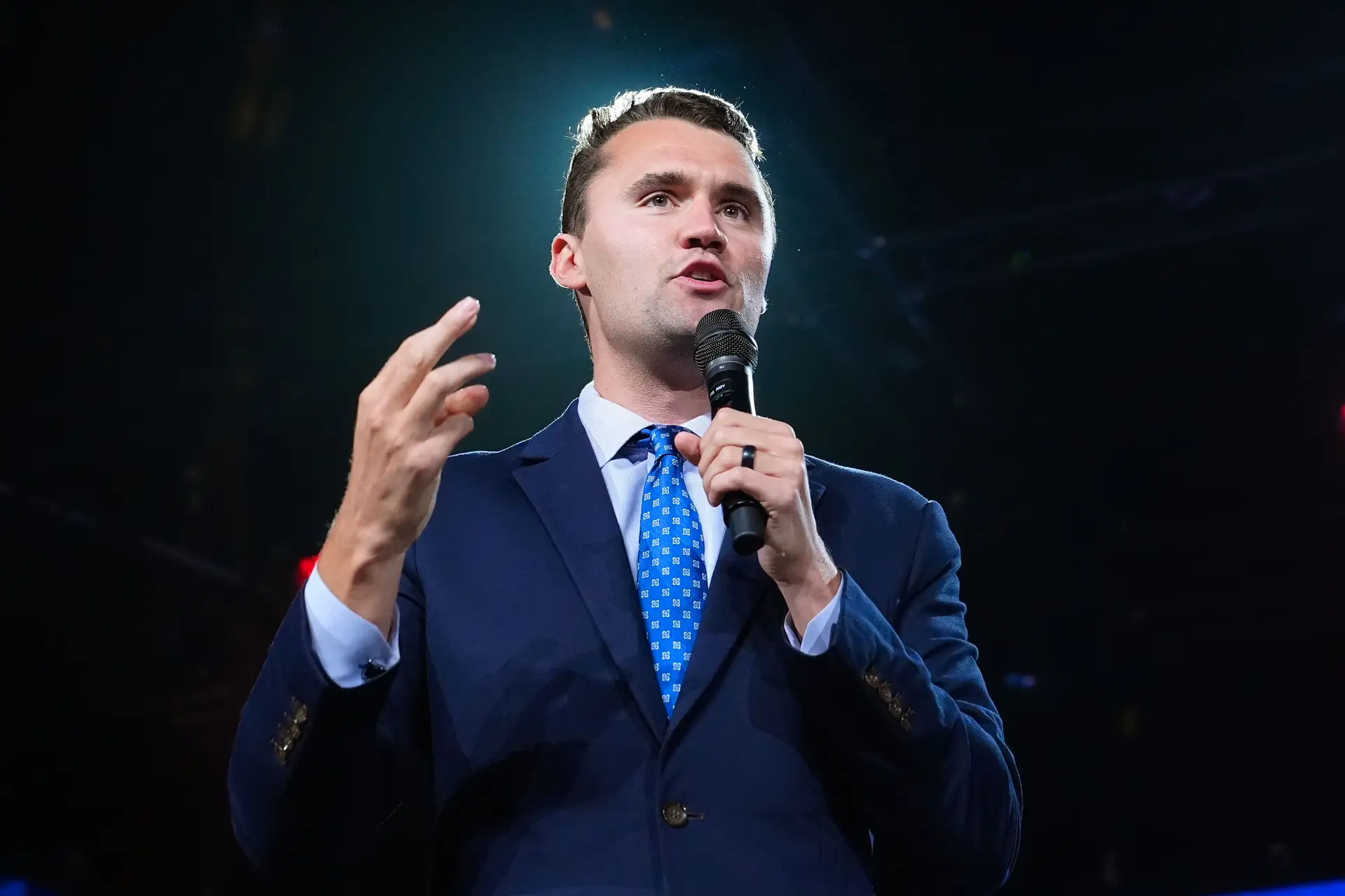 Médico brasileiro tem visto dos EUA cancelado após publicação sobre morte de Charlie Kirk