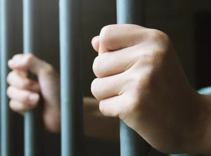 Jovem é libertado após mais de um ano mantido em cárcere privado