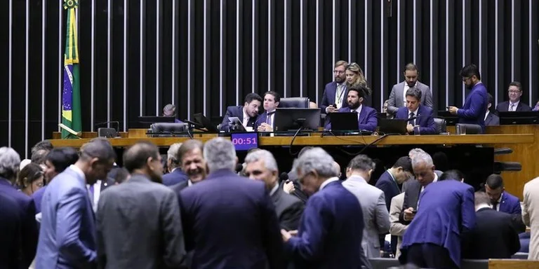 Câmara aprova isenção de Imposto de Renda para salários de até R$ 5 mil