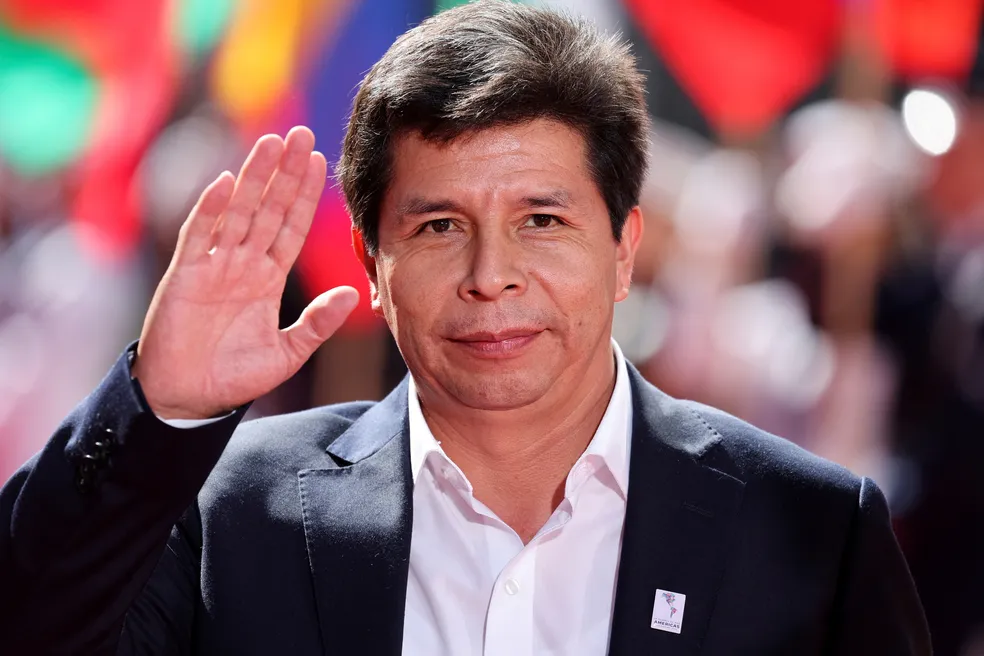 Castillo é sentenciado a 11 anos após tentar dissolver Parlamento peruano