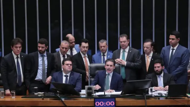 Aprovação do PL da Dosimetria repercute na imprensa internacional