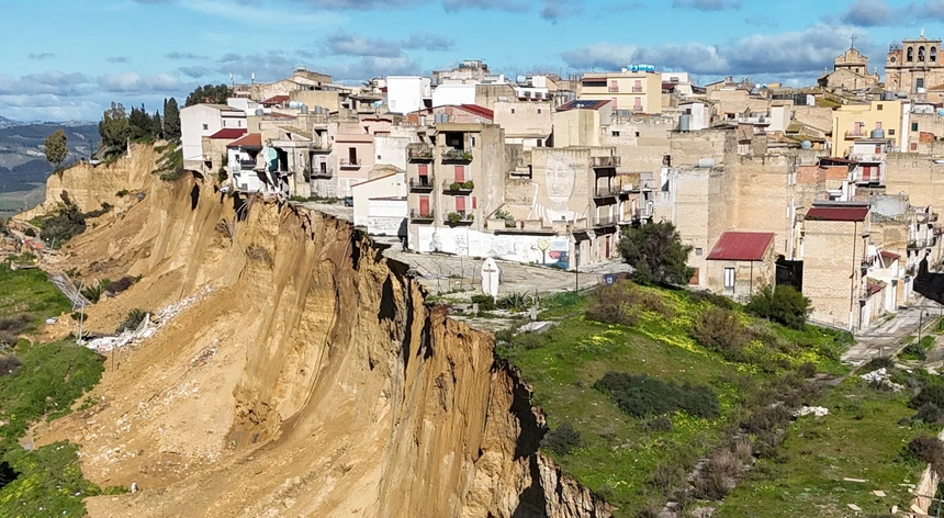 Deslizamento ameaça cidade siciliana após série de tempestades intensas