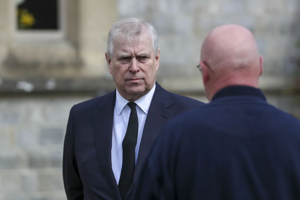 Pressionado após repercussão do caso Epstein, ex-príncipe Andrew deixa residência oficial em Windsor