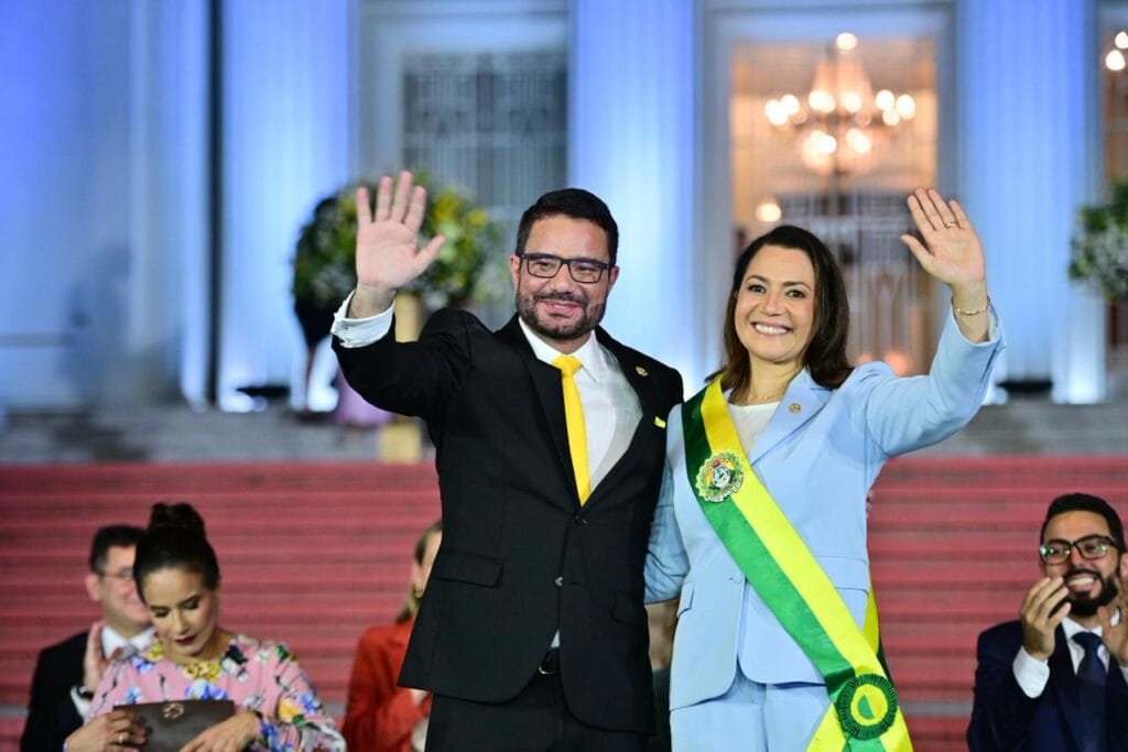 Gladson Camelí transmite governo do Acre a Mailza Assis, que define prioridades e reforça continuidade da gestão