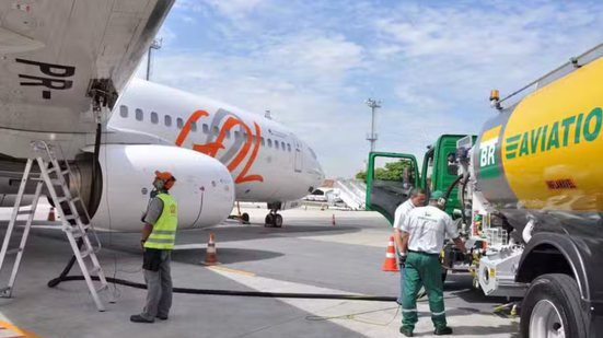 Petrobras eleva preço do querosene de aviação em até 56% e pressiona setor aéreo