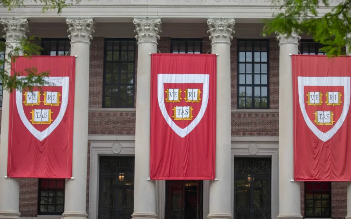 Trump cobra indenização bilionária da Universidade de Harvard