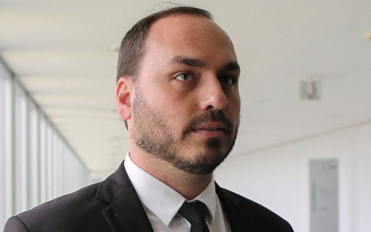 Carlos Bolsonaro anuncia pré-candidatura ao Senado por Santa Catarina