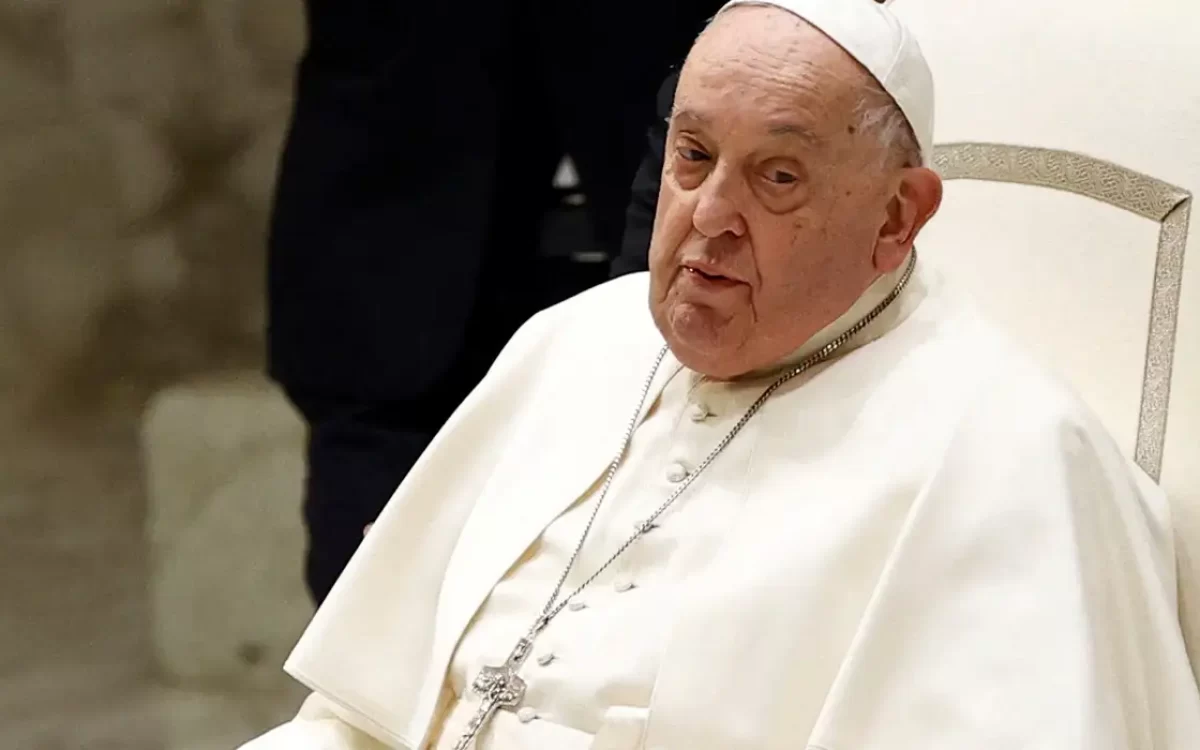Papa Francisco completa uma semana internado, mas quadro melhora