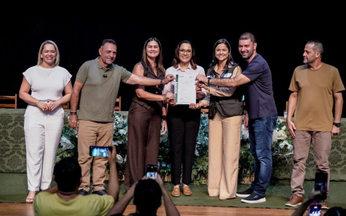 Mailza autoriza construção de 210 unidades habitacionais em três municípios do Juruá