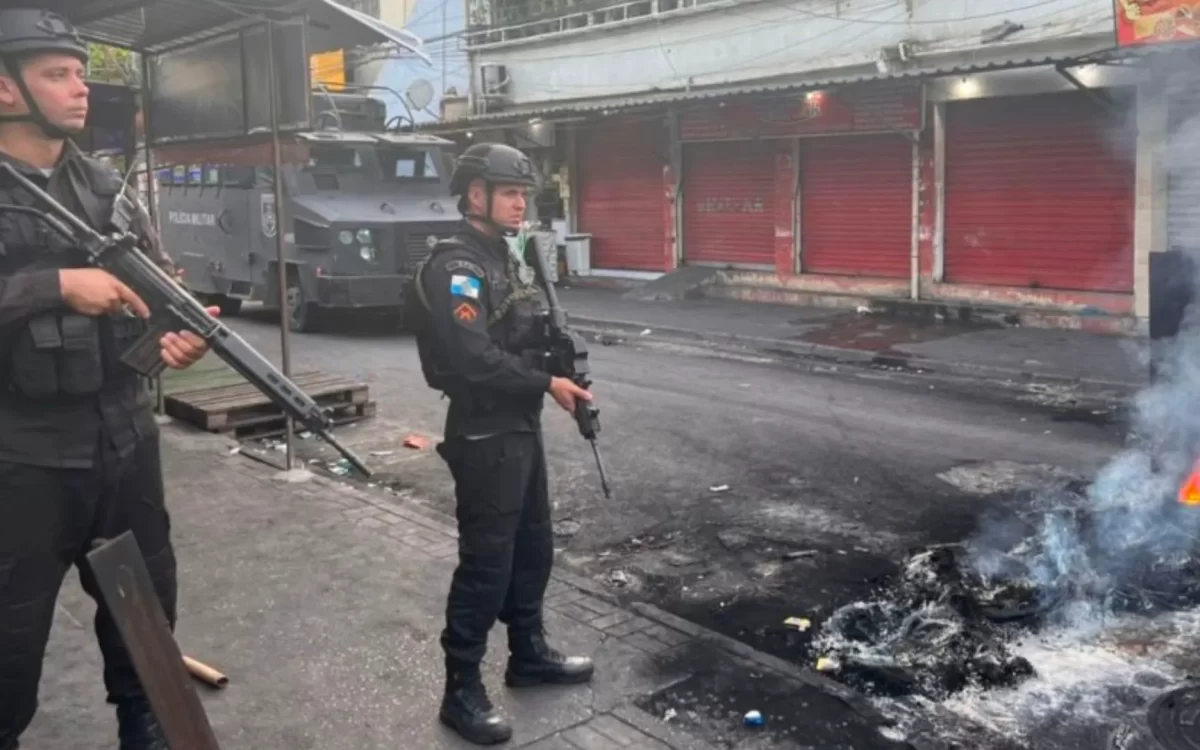 Governo do RJ negocia com os EUA reconhecimento do Comando Vermelho como organização criminosa
