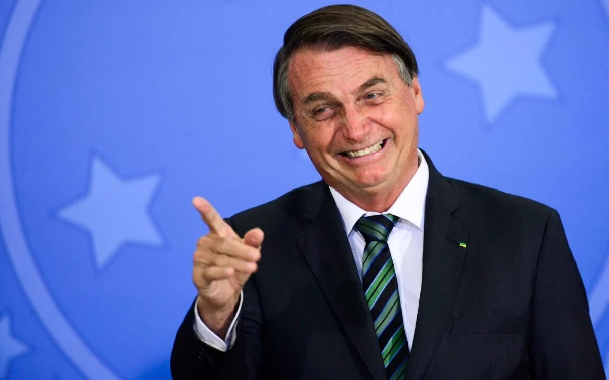 Laudo da PF aponta que Bolsonaro precisa de cuidados, mas pode permanecer na Papudinha