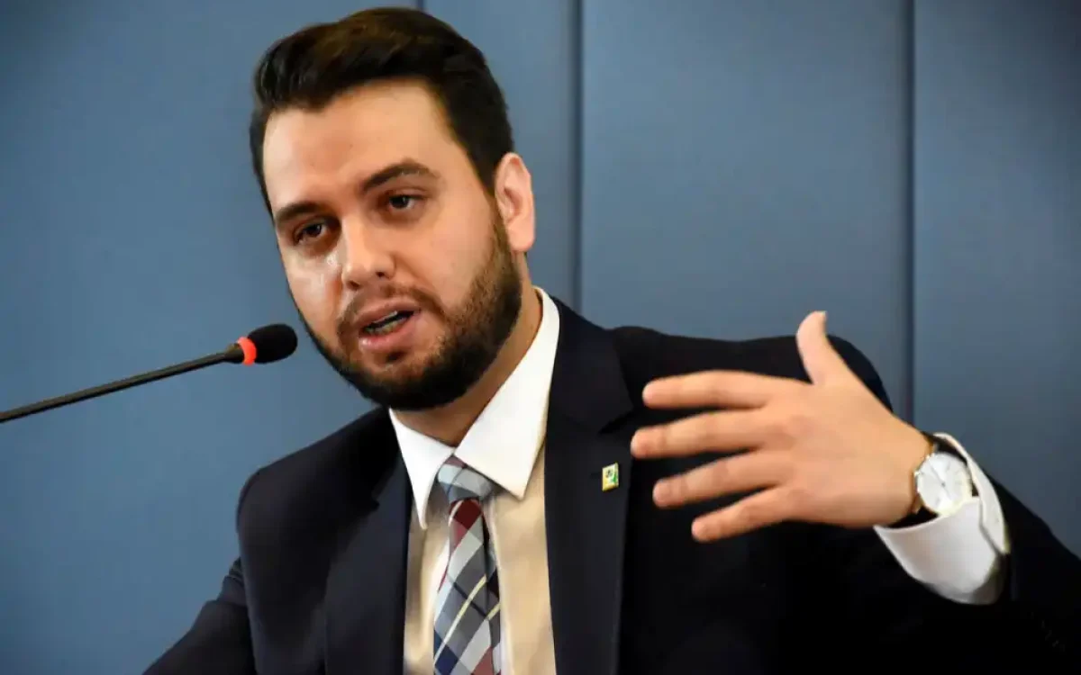 Ex-assessor de Jair Bolsonaro é preso no Paraná após decisão do STF