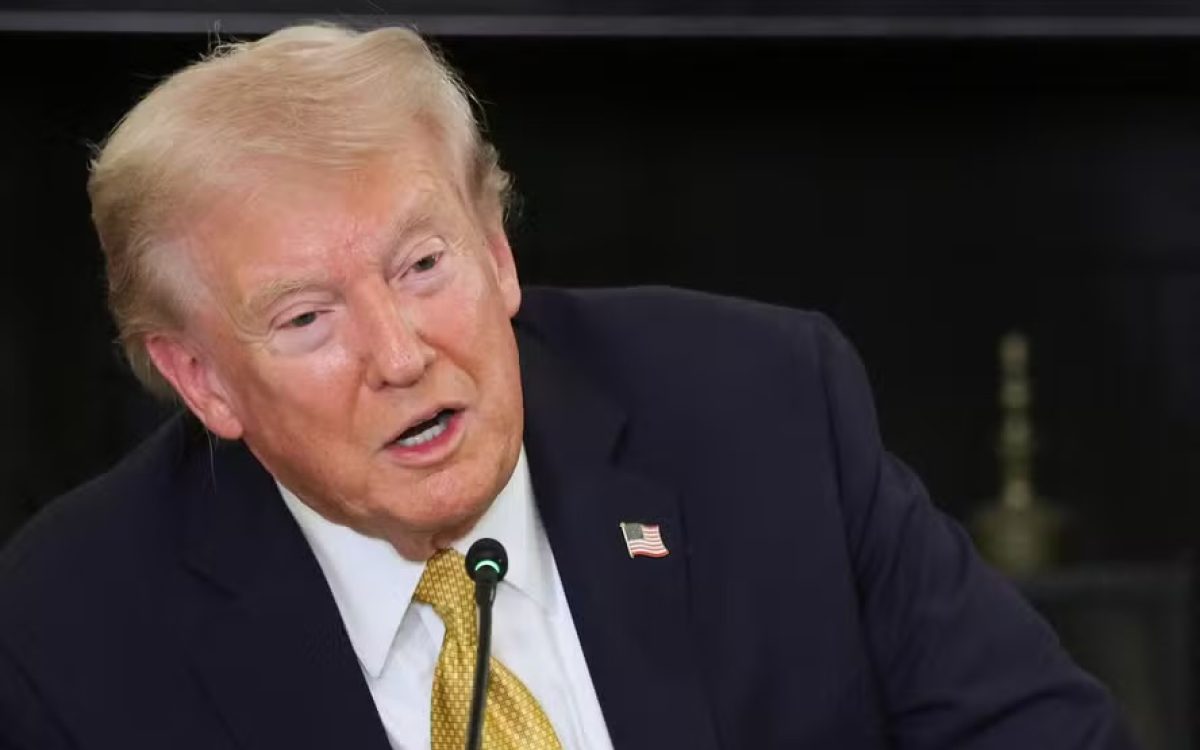 Trump afirma que pretende processar a BBC após polêmica sobre edição de discurso
