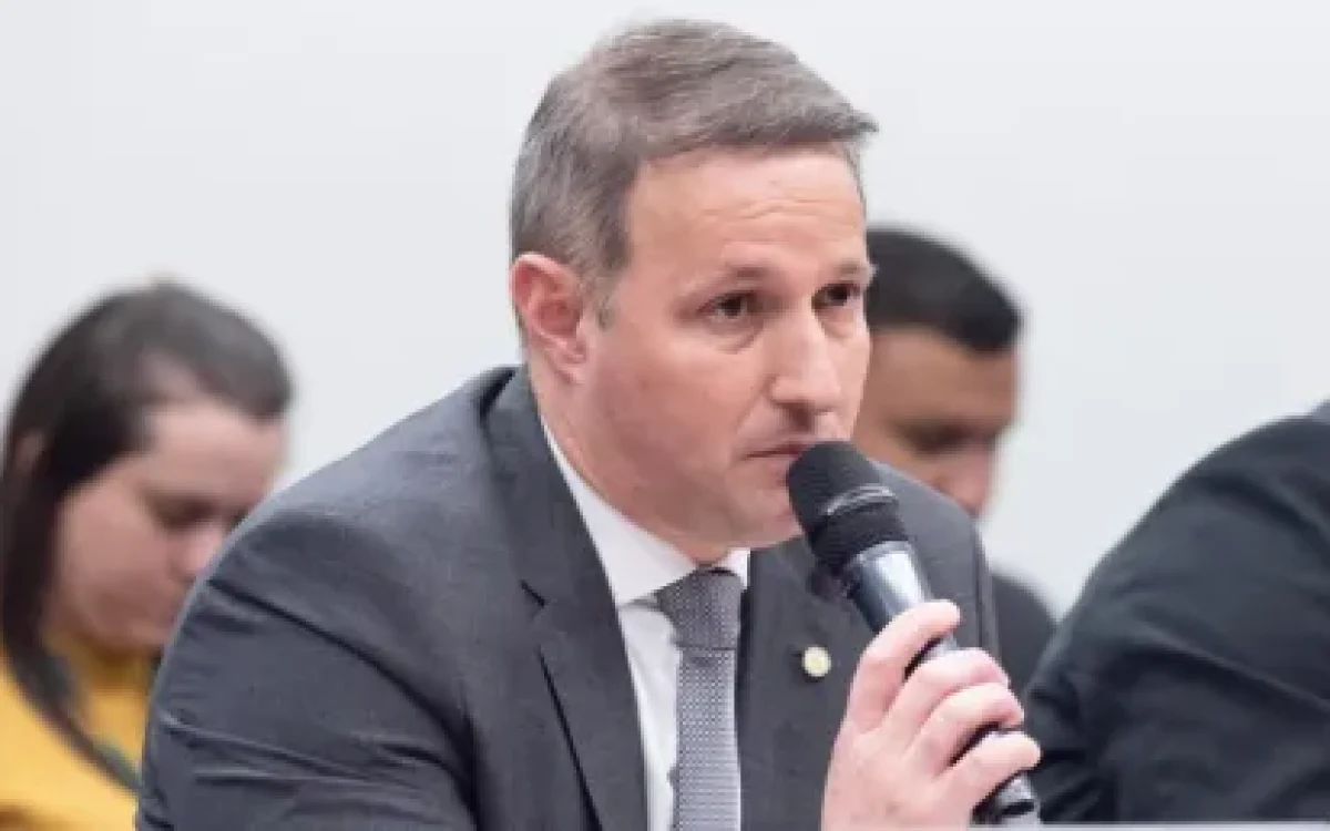 Novo relatório de Derrite exclui auxílio a dependentes de presos e endurece penas contra facções