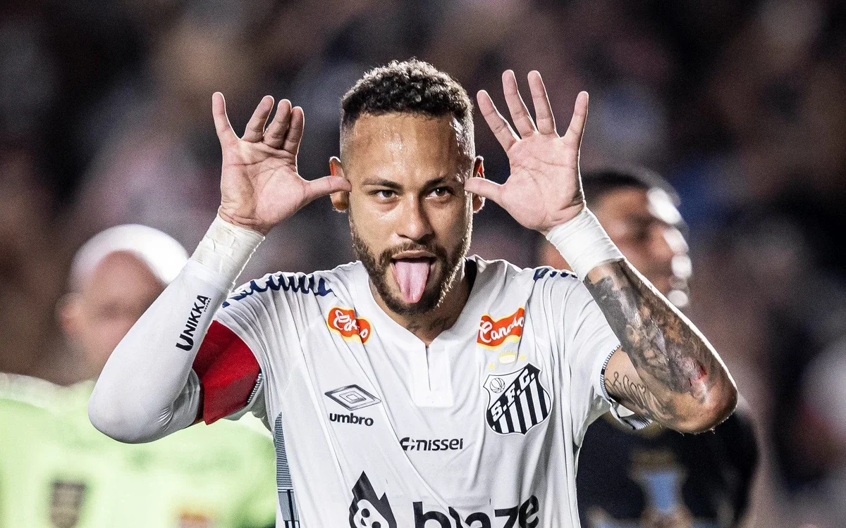 Neymar tem edema na coxa e deve ficar fora da lista da Seleção; Santos comunica CBF