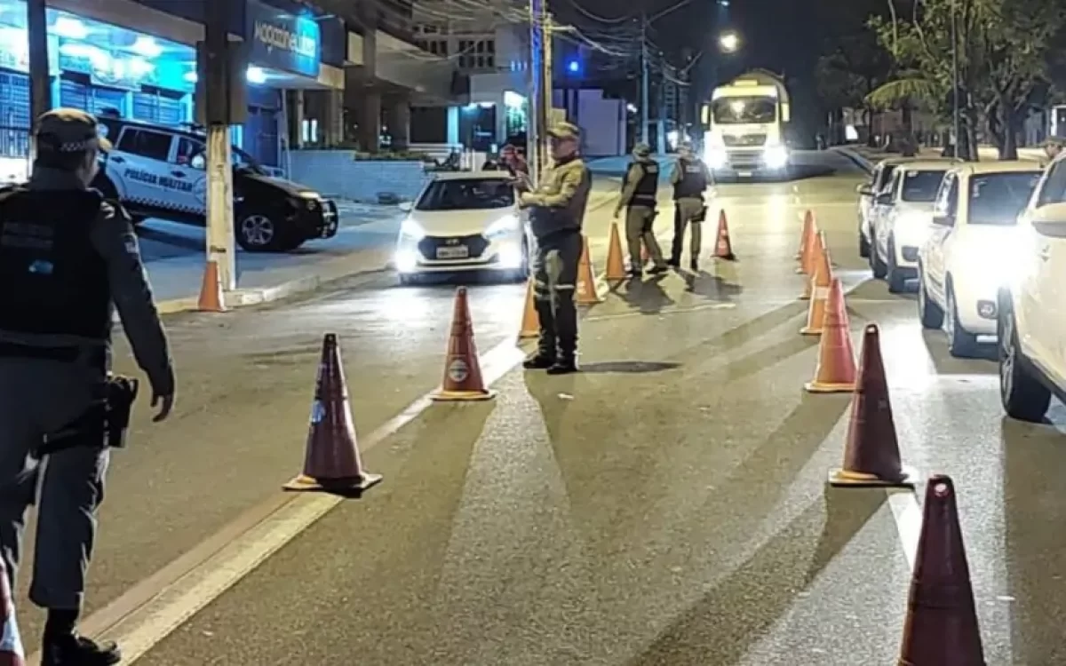 Motorista tenta subornar policiais com R$ 300 e acaba preso em Natal