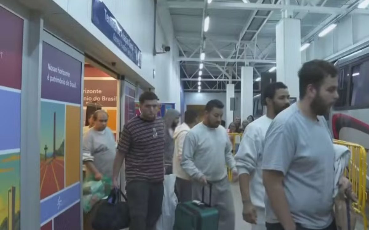 Deportações de brasileiros dos EUA atingem maior patamar em cinco anos