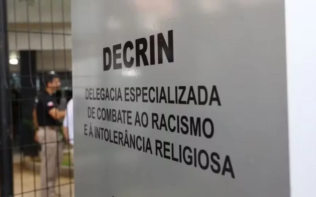 Turista é presa por suspeita de injúria racial contra comerciante no Pelourinho