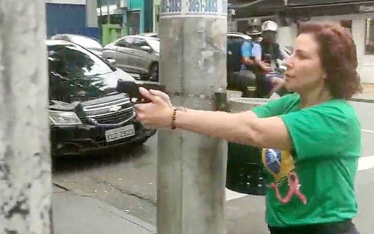 STF tem três votos para condenar Carla Zambelli a cinco anos de prisão por porte ilegal de arma