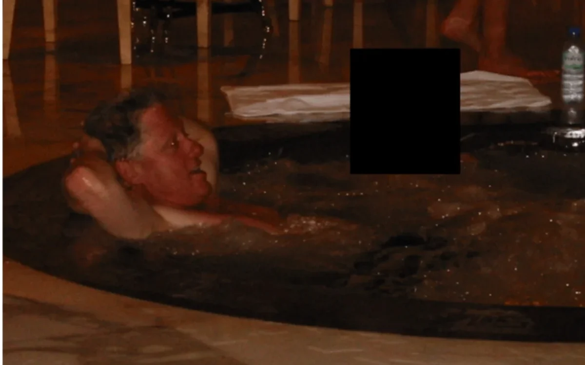 Clinton cobra Trump por divulgação total de documentos do caso Epstein