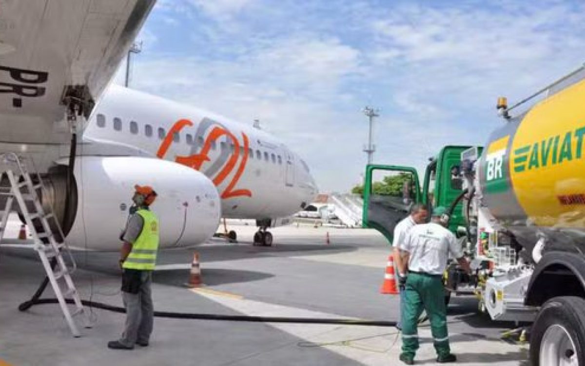 Petrobras eleva preço do querosene de aviação em até 56% e pressiona setor aéreo