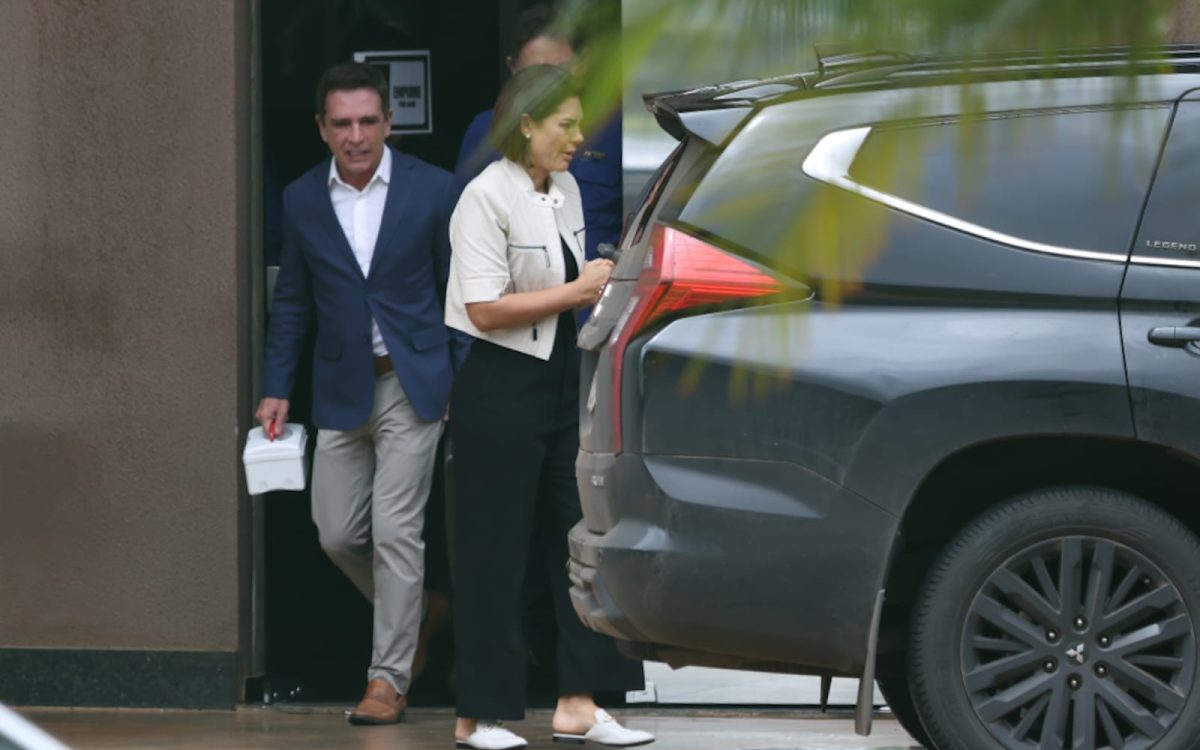 Michelle afirma que Bolsonaro caiu em cela após crise durante a madrugada