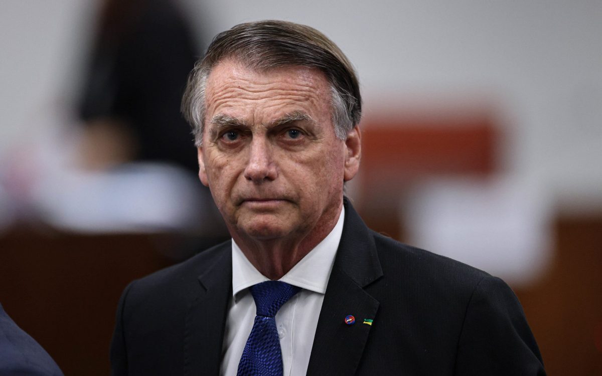 Bolsonaro deve ser avaliado para procedimento contra crises de soluços após cirurgia