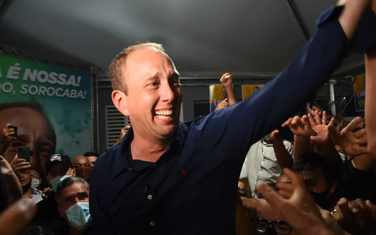 PF encontra registros de propina em celular de cunhado de prefeito afastado de Sorocaba