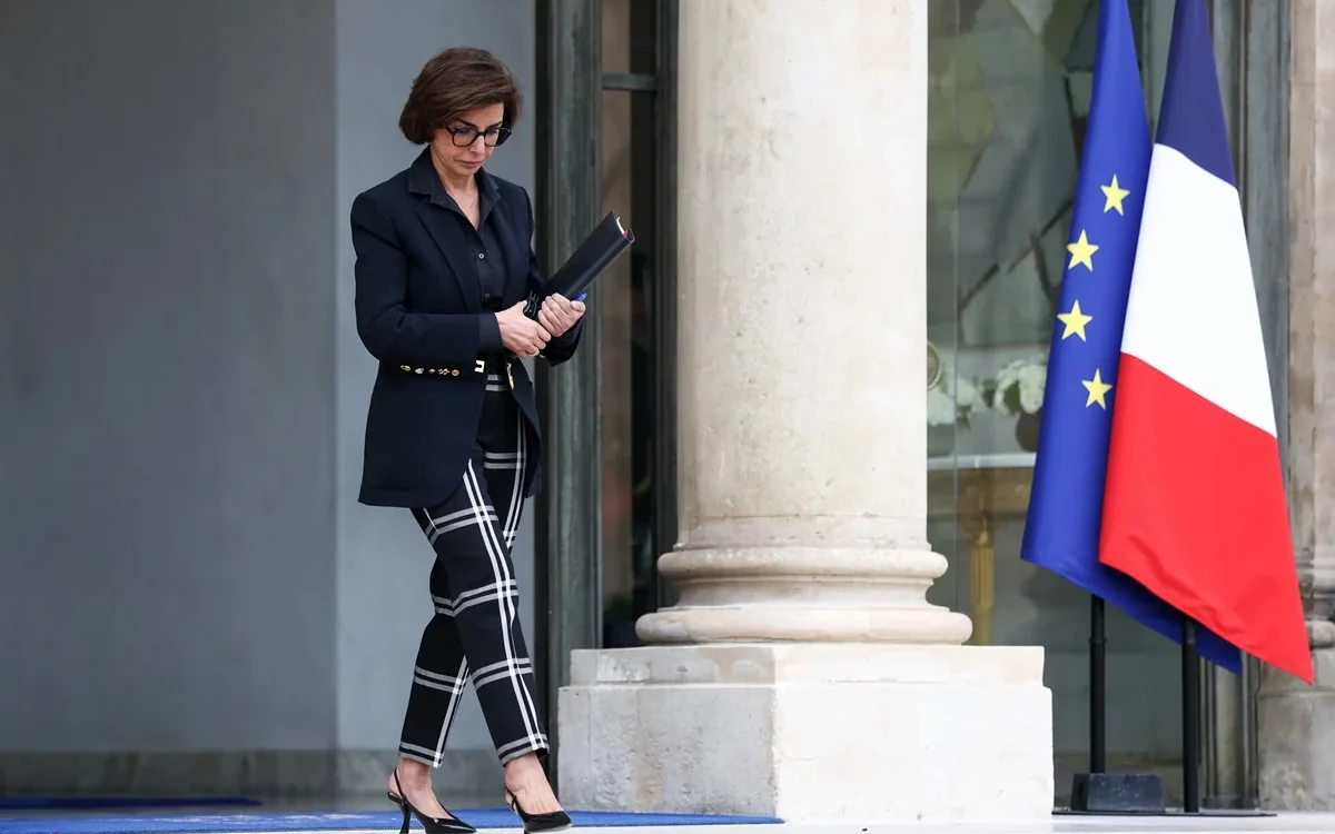 Governo francês promete reforçar segurança após roubo de joias de € 88 milhões no Louvre