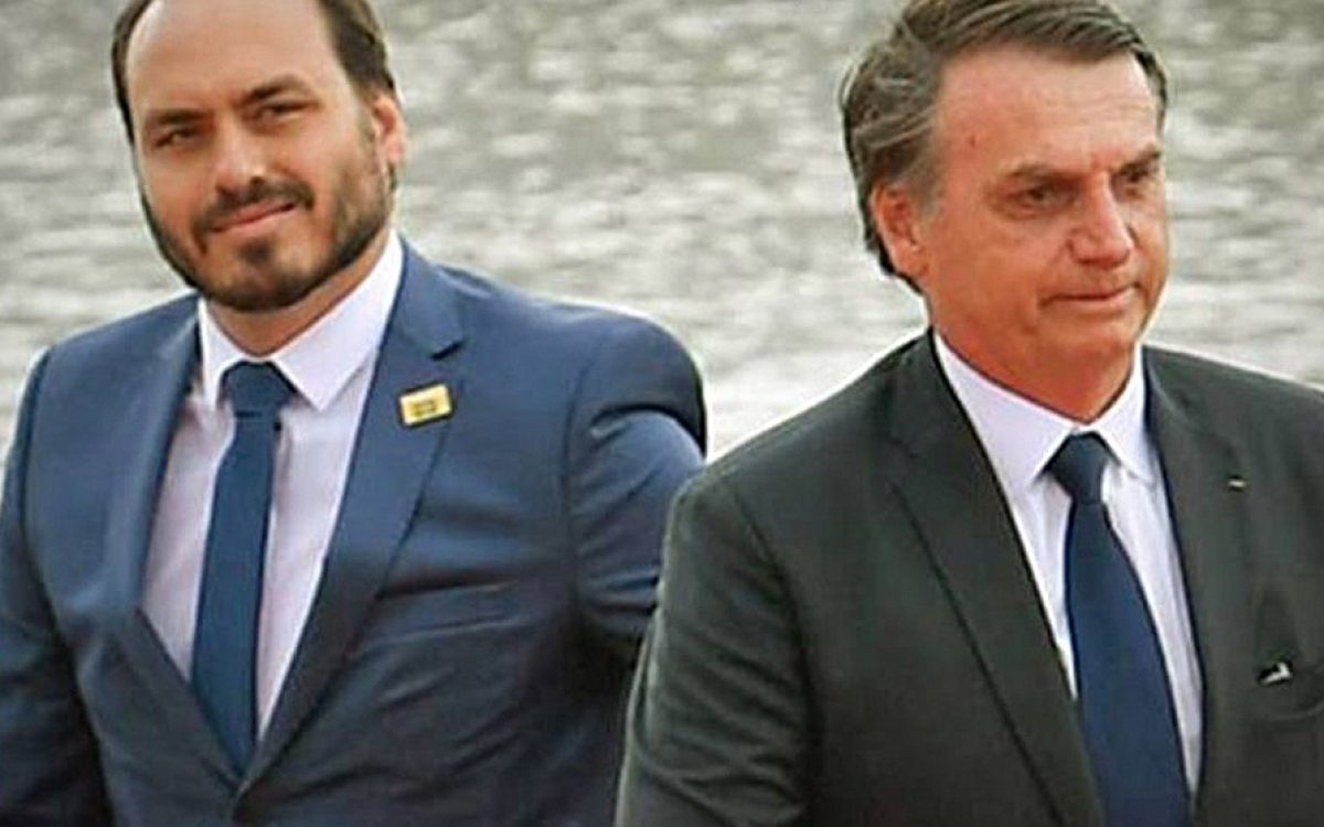 Moraes mantém regra da PF e nega visita de Carlos Bolsonaro ao pai no dia de seu aniversário